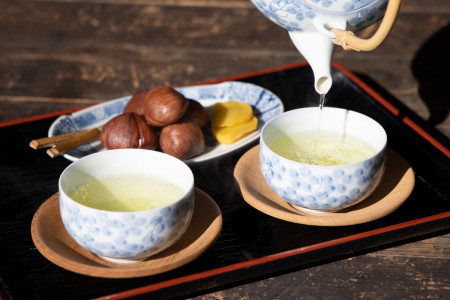 Freshly steeped tea and chestnuts at Nukumori.