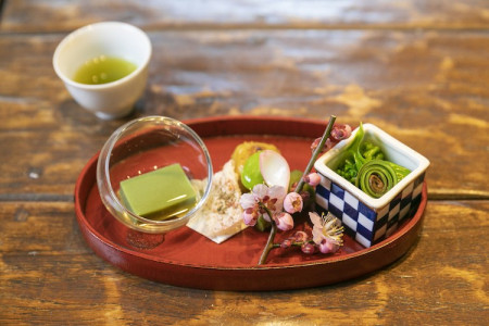 Kakuya Bessho - “Tea Pairing" and "Matcha CalligraphyⓇ" Experience