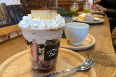 グリーンエイトカフェでお茶とお菓子を召し上がれ