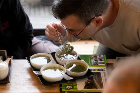 Discover the many facets of tea at Kinzaburo.