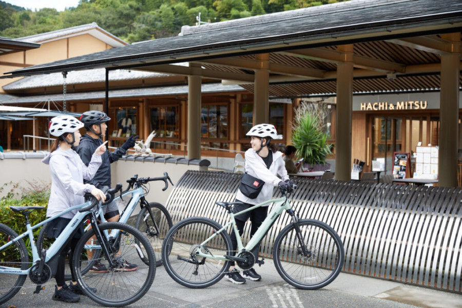 在日本庭園品嘗玉露與體驗傳統工藝文化的E-bike行程